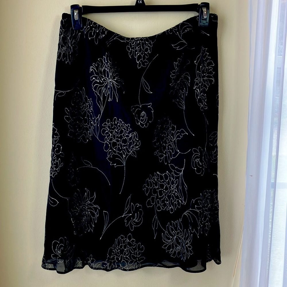 Black and white lined rayon Skirt size 14